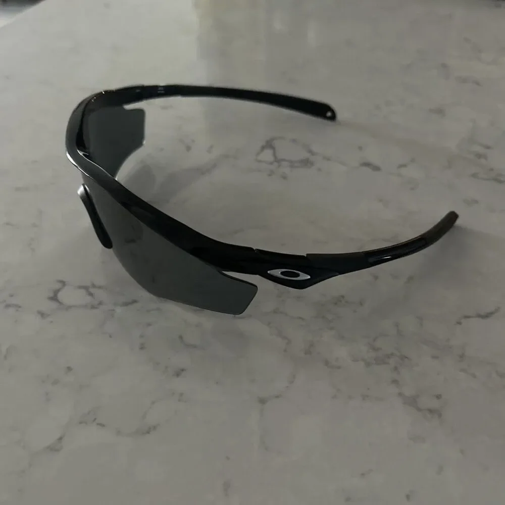 Oakley comes cloth